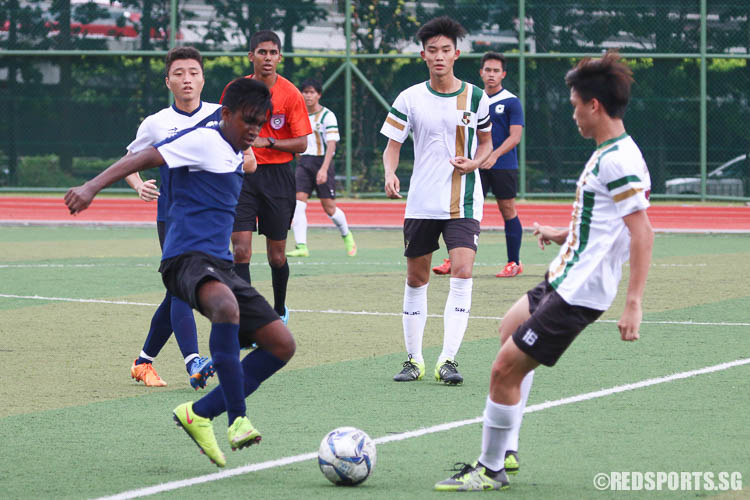 M Narendra (JJC #7) plays against Serangoon Junior College. (Photo © Chua Kai Yun/Red Sports)