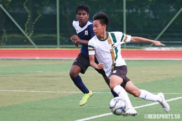 Nicholas (SRJC #18) dribbles against Jurong Junior College. (Photo © Chua Kai Yun/Red Sports)
