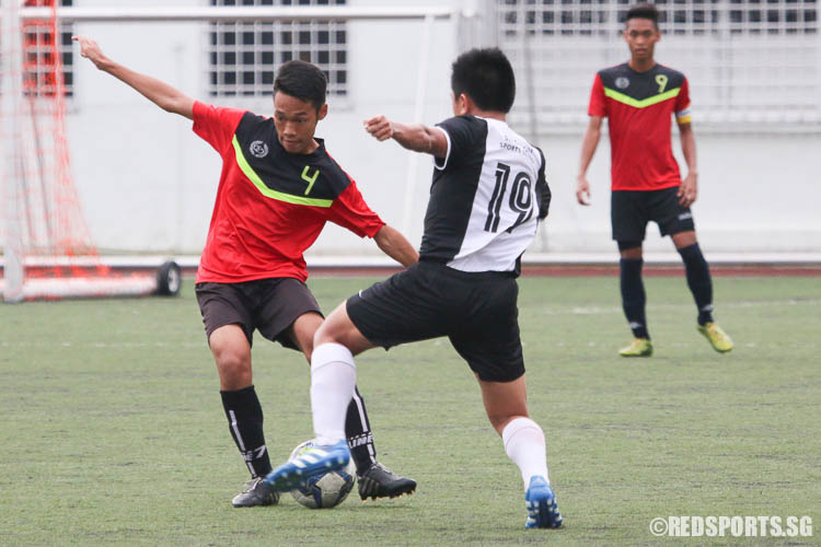 Nabil Faiq B Fazli (Regent #4) controls the ball against Singapore Sports School. (Photo © Chua Kai Yun/Red Sports)