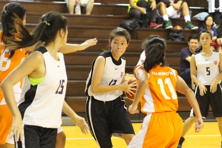 Lim Boon Yee (HCI #12) driving in for a layup. (Photo 3 © REDintern Adeline Lee)