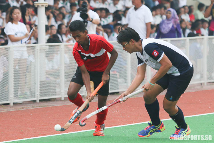 Janaardan Joshua (Seng Kang #17) scoops the ball. (Photo © Chua Kai Yun/Red Sports)