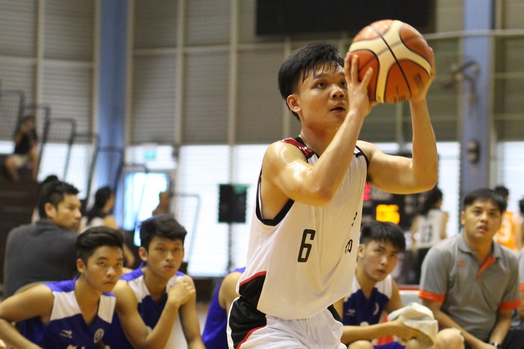 Shawn Toh Choon (MJC #6) taking a 2 point shot. He was the top scorer of his team, scoring 24 points. (Photo 2 © REDintern Adeline Lee)