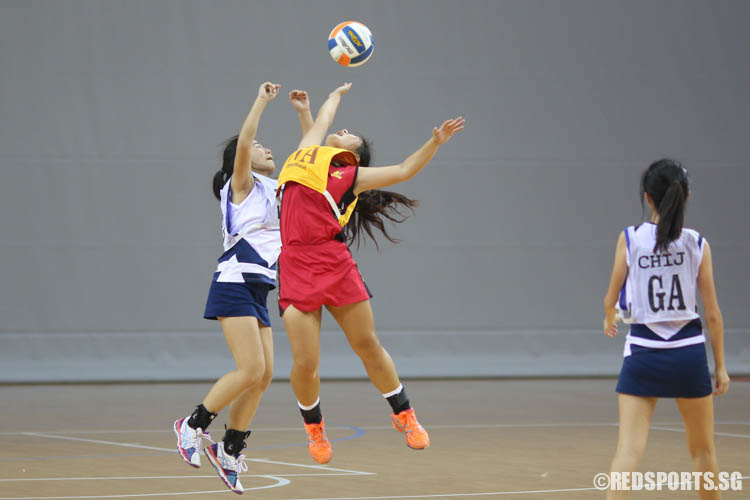 Players contest for the ball. (Photo © Chua Kai Yun/Red Sports)