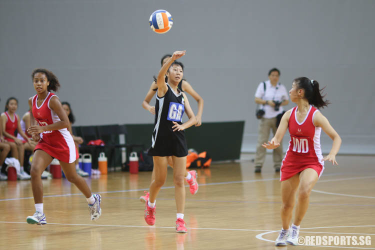 Xuan Yun (GA) of Anderson passing the ball to her teammate. (Photo © Chua Kai Yun/Red Sports)