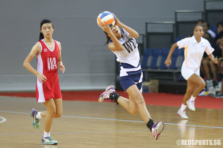 (WD) of CHIJ (Toa Payoh) catches the ball. (Photo © Chua Kai Yun/Red Sports)