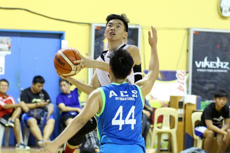 Warren Wong (PJC #69) going up strong for a layup. (Photo 2 © REDintern Adeline Lee)