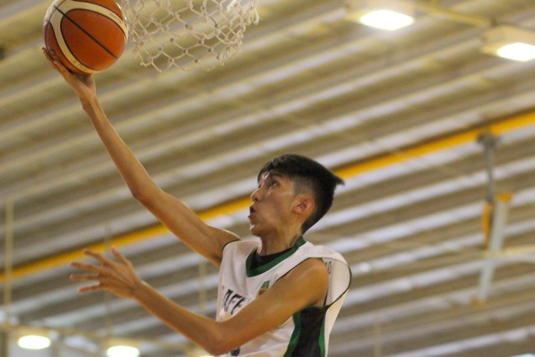 Danny Goh (RI #15) going up strong for a layup. (Photo 3 © REDintern Adeline Lee)