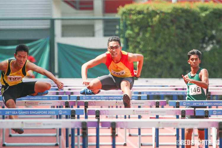 Athletes in action at the A-Boys 110m Hurdles event. Jared Chang (#197, left) of VJC emerged first with a timing of 14.69, just 0.01s ahead of Randall Choo (HCI #267).  (Photo © Chua Kai Yun/Red Sports)