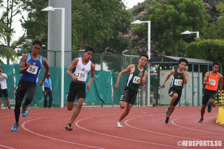 Athletes in action during the A-Boys 200m event. S Shahmee Ruzain (#89) finished first with a timing of 22.49s, just 0.27s ahead of Dinesh Hubert S/O Anthony (#159). (Photo © Chua Kai Yun/Red Sports)