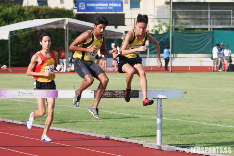 Azure Dhilawala Mohan (#187, left) and Teng Jian Ling (#209) in action. Teng fnished third while Azure Dhilawala Mohan finished ninth. (Photo © Chua Kai Yun/Red Sports)