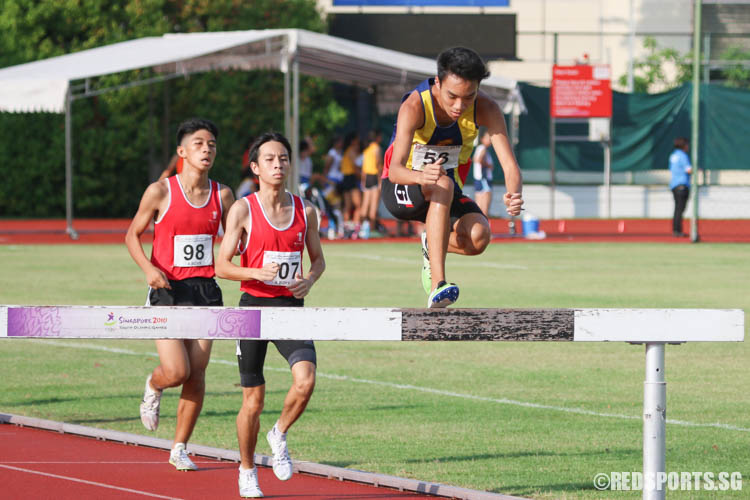 Charles Kwong (#58) of ACS(I) finished 11th in the A-Boys 3000m steeplechase. (Photo © Chua Kai Yun/Red Sports)