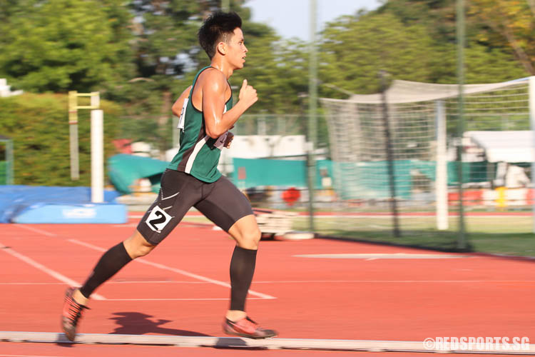 Chester Lee (#139) of Raffles Institution in action during the A Division 5000m race. An unfortunate fall at the last lap caused him to miss the bronze, but his perseverance saw him through as he ran the last 100m with an injured knee. (Photo © Chua Kai Yun/Red Sports)