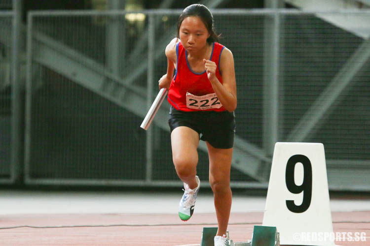Kwok Cheng Yee (#222) of Pioneer JC starting off the first leg of the A Division Girls 4x400m relay. (Photo © Chua Kai Yun/Red Sports)