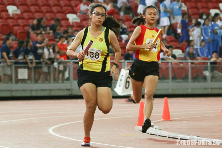 Isabelle Leow (#138) of VJC and Claudia Sng (#194, right) of HCI running the first leg of the A Division Girls 4x400m relay.(Photo © Chua Kai Yun/Red Sports)