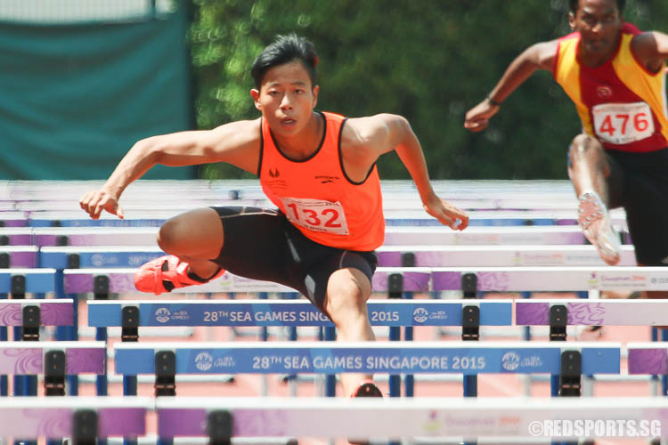 Marcell Tan (#132, SSP) takes home gold in the B-Boys 110m Hurdles event with a timing of 14.08. (Photo © Chua Kai Yun/Red Sports)