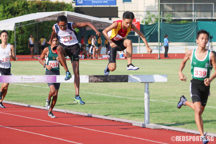 Ruben S/O Loganathan (#214, left) and Chiew Le Wei (#463) in action. (Photo © Chua Kai Yun/Red Sports)