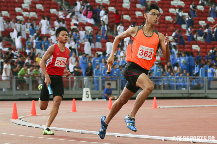Bryan Seet (#362) of Changkat Changi Sec running the second leg of the 4x400m relay. (Photo © Chua Kai Yun/Red Sports)