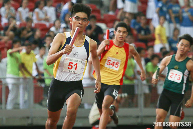 Caspian Ng (#51) of Catholic High runs the last leg of the 4x400m relay. (Photo © Chua Kai Yun/Red Sports)