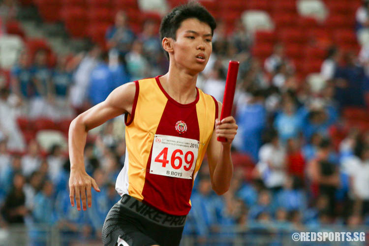Hoh Jun De (#469) running the last leg of the 4x400m relay. (Photo © Chua Kai Yun/Red Sports)