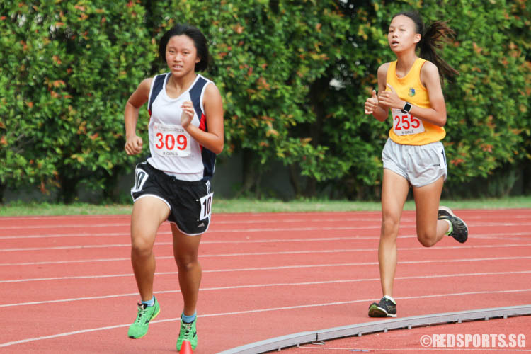 Levyn Wong (#309) finished sixth and Sarah Koh (#255) finished ninth. (Photo © Chua Kai Yun/Red Sports)