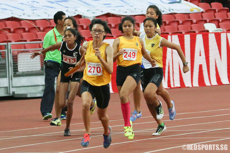 Tan Jing Wei (#270) of Cedar Girls' starting the third leg of the B Division Girls 4x100m relay. (Photo © Chua Kai Yun/Red Sports)