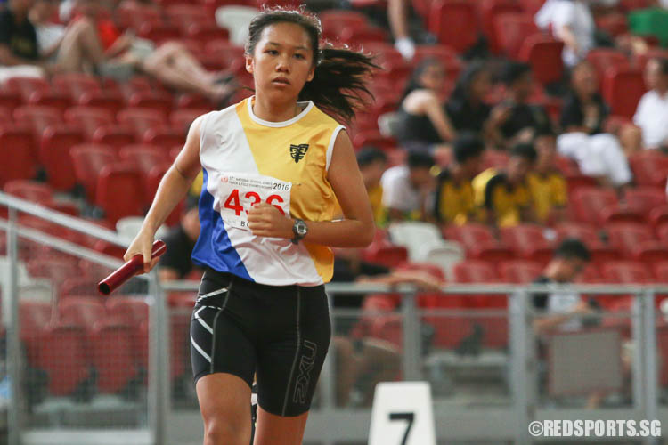 Tan Rou Ann (#436) of Nanyang Girls' in action during the second leg of the 4x400m relay. (Photo © Chua Kai Yun/Red Sports)