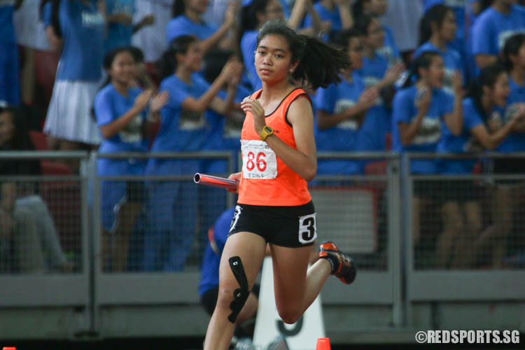 Diane Hilary Pragasam (#86) runs the anchor leg of the 4x400m relay, extending her team's lead to clinch gold. (Photo © Chua Kai Yun/Red Sports)