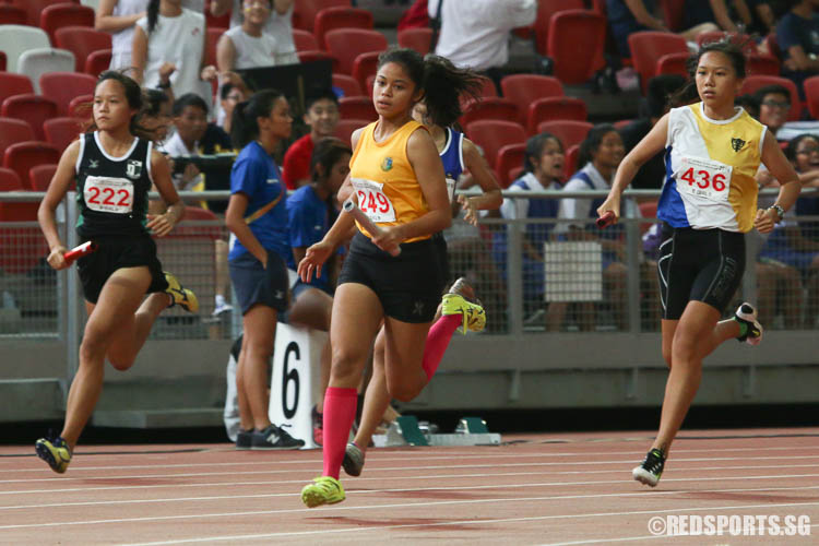 Haanee Bte Hamkah (#249) of Cedar Girls' in the lead at the start of the second leg during the 4x400m relay.  (Photo © Chua Kai Yun/Red Sports)
