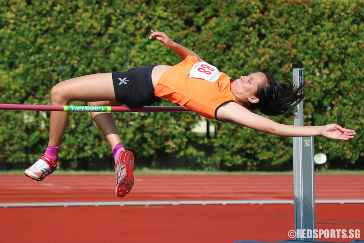 Jezebel Koh (#88) of Singpore Sports School clears 1.52m to take home gold. (Photo © Chua Kai Yun/Red Sports)