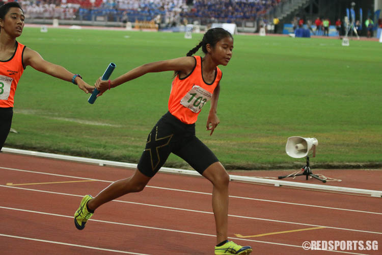 Nurul Insyirah (#103) of Singapore Sports School starting the third leg of the C Division Girls 4x100m relay. (Photo © Chua Kai Yun/Red Sports)