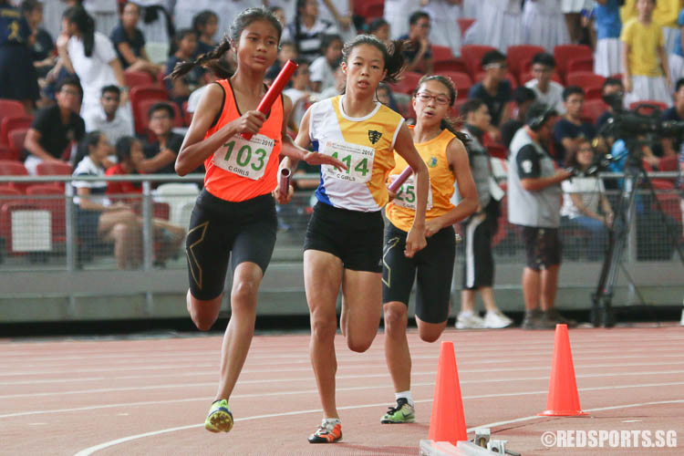 Nurul Insyirah (#103, SSP), Elizabeth-Ann Tan (#414, NYGH) and Barbara Chong (#252, Cedar Girls') starting the third leg of the 4x400m relay. (Photo © Chua Kai Yun/Red Sports)