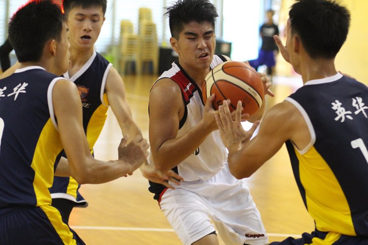 Tarcius Wee (TJC #15) goes in strong for a layup despite tight defense by defender. (Photo 1 © REDintern Adeline Lee)
