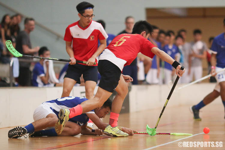 Fat-Hullah B Farid (#23) of MJC pushes the ball further away from opponent. (Photo © Chua Kai Yun/Red Sports)