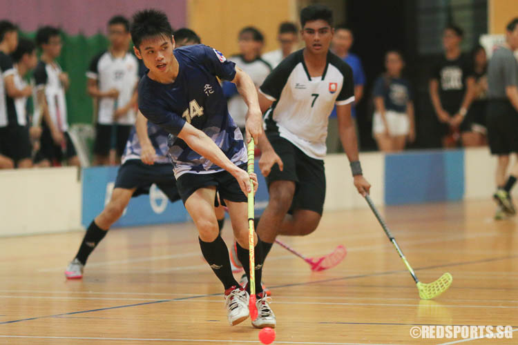 Jerrick Sik (RVHS #14) fires a pass. (Photo © Chua Kai Yun/Red Sports)