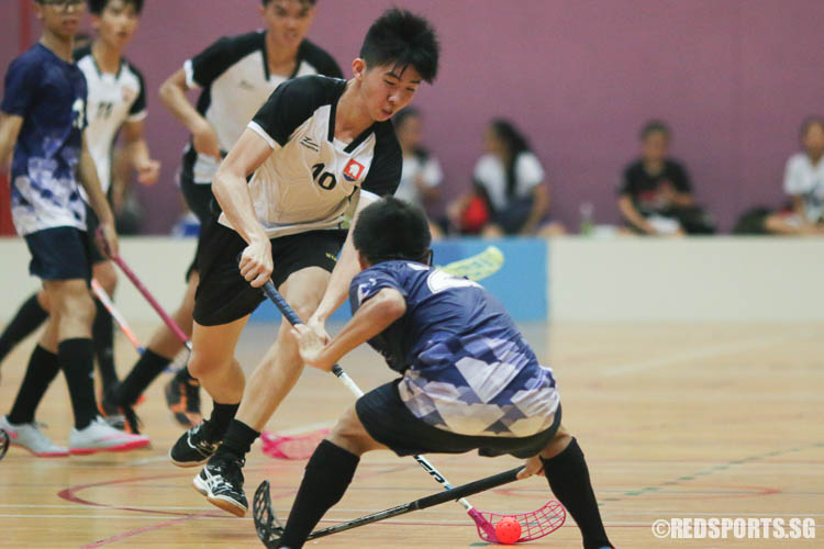 Lin Yao Hua (#10) of RVHS attempts to score against his RVHS opponent. (Photo © Chua Kai Yun/Red Sports)