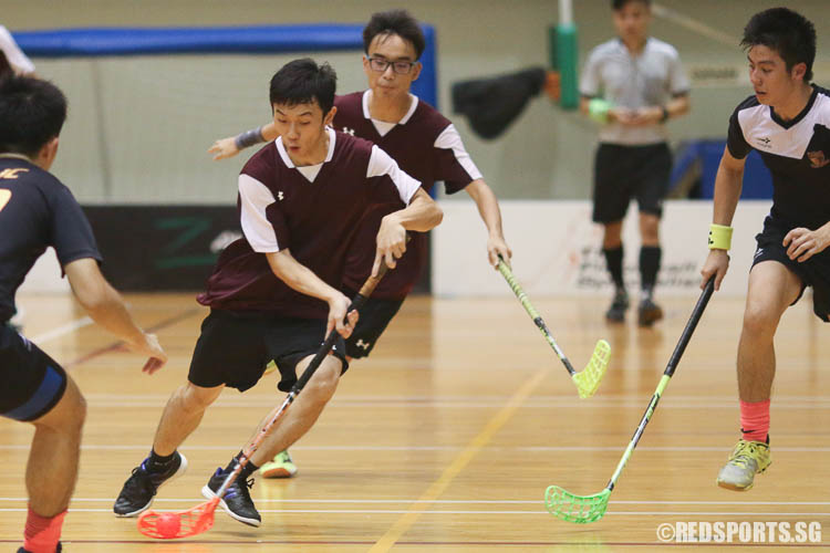Koh Jun Hao (VJC #21) making a pass. (Photo © Chua Kai Yun/Red Sports)