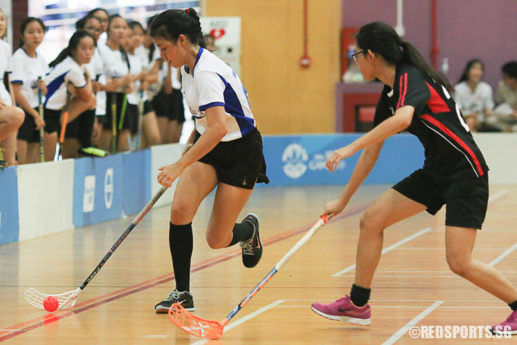 Rachel Tan (#22) of CJC dribbles upcourt against NJC. (Photo © Chua Kai Yun/Red Sports)