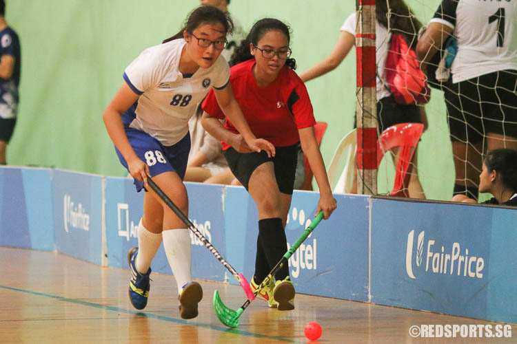 Emily Ong (MJC #88) and Syakirah (MI #3) in action. (Photo © Chua Kai Yun/Red Sports)
