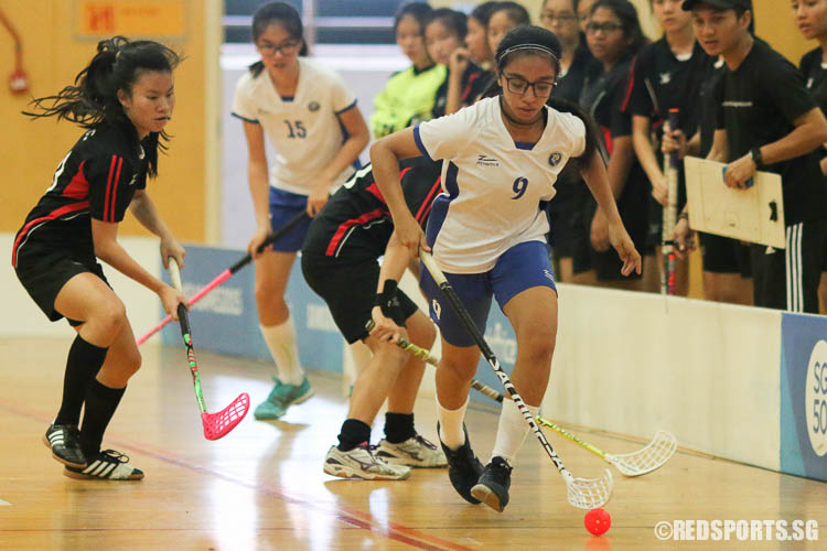 Sakinah (MJC #9) weaves past the defence. (Photo © Chua Kai Yun/Red Sports)