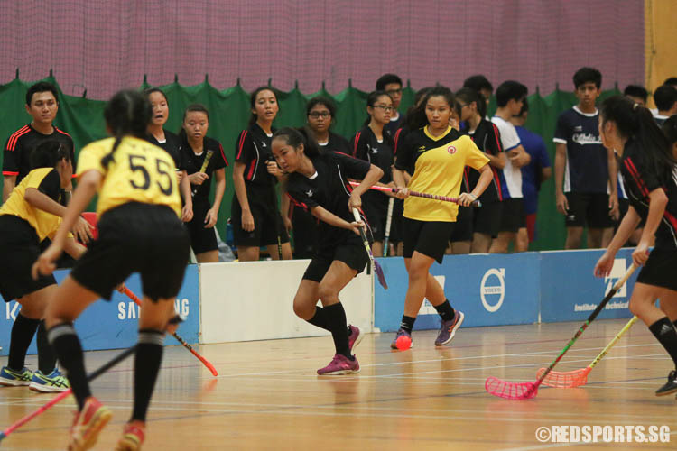 Nur Amanina Bte Mohamad Fuad (#24) of TPJC fires a pass across the court. (Photo © Chua Kai Yun/Red Sports)