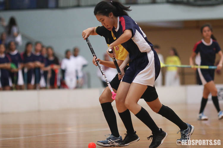 Monica Chang (YJC #22) goes for the ball. (Photo © Chua Kai Yun/Red Sports)