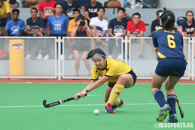 Heather Lee (#23) of VJC attempting a shot at goal. She succeeded later in 7 min, raising the score to 2-0. (Photo © Chua Kai Yun/Red Sports)