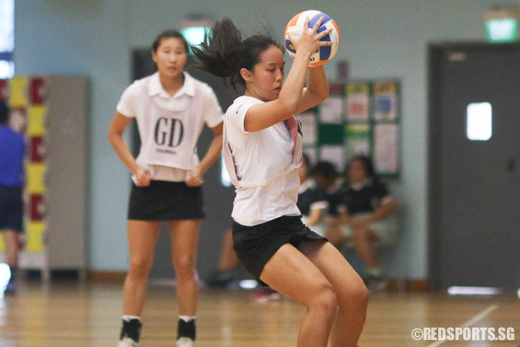 Zhi Min (WD) of ACJC catching the ball before it went out of play. (Photo © Chua Kai Yun/Red Sports)