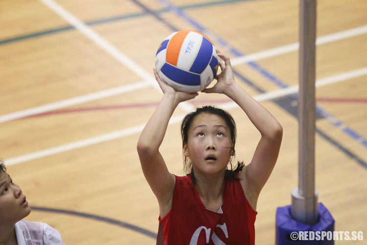 Tee Kah Ling (GS) of RVHS scoring a goal against ACJC. (Photo © Chua Kai Yun/Red Sports)