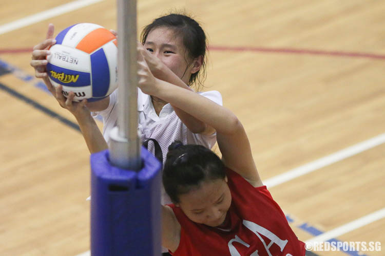 Vivien Lim (GD) of ACJC and Adeline Tan (GA) of RVHS catching the rebound. (Photo © Chua Kai Yun/Red Sports)