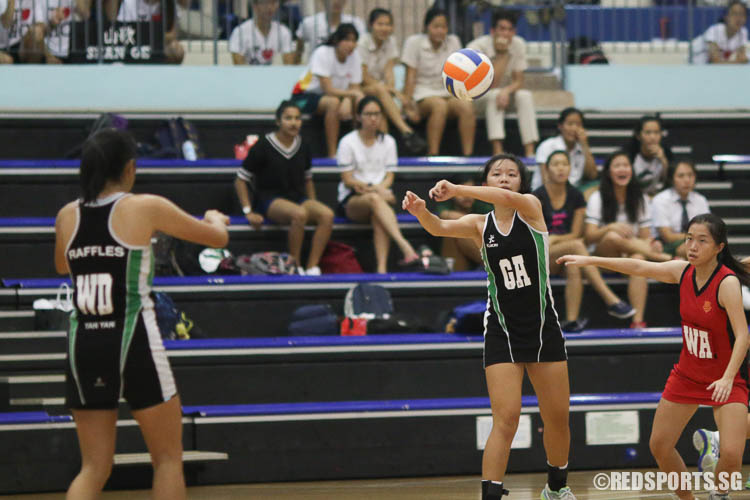 Valerie Shao (GA) passes the ball to Eyu Yan Yan (GD). (Photo © Chua Kai Yun/Red Sports)
