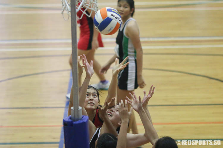 Players aiming to catch the rebound. (Photo © Chua Kai Yun/Red Sports)