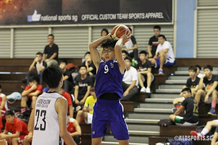 Sim Jia Ming (MJC #9) holding on to possession. (Photo © Ryan Lim/Red Sports)
