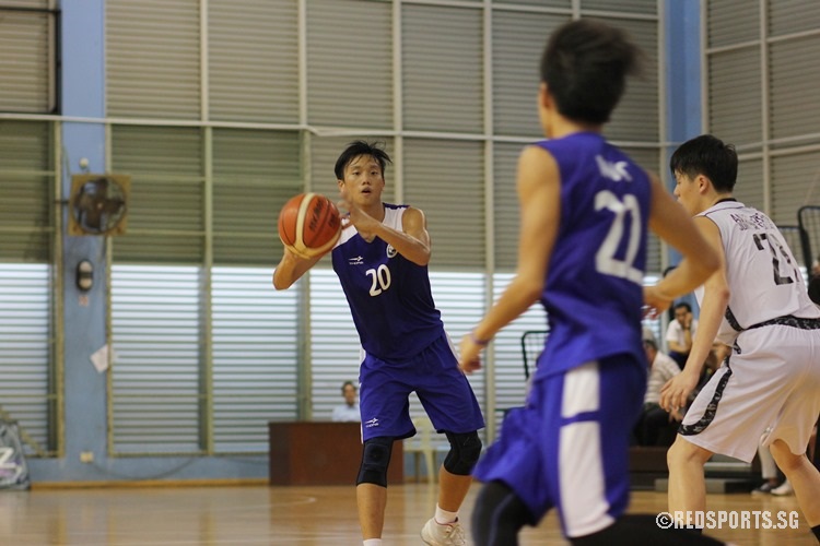Howard Tan (MJC #20) making a pass to his teammate.(Photo © Ryan Lim/Red Sports)