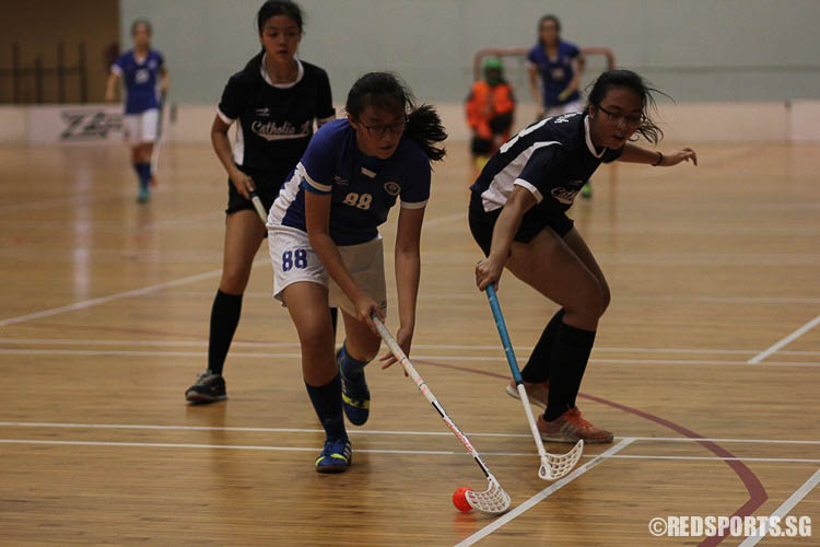 Emily Ong (MJC #88) collects the ball on the flanks. (Photo 11 © Ryan Lim/Red Sports)